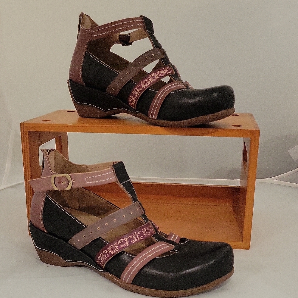 L'artiste Spring Step Yulianna Chic Black and Mauve Women's Mules